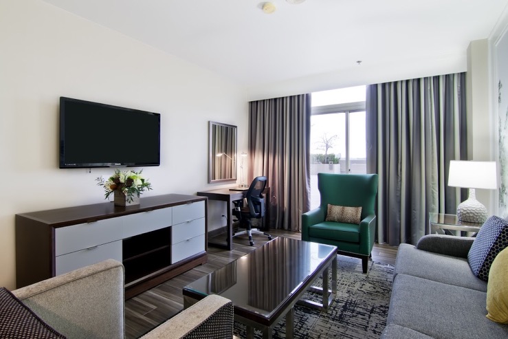 the-grove-hotel-roomshot-livingspace-terracesuite_hpg